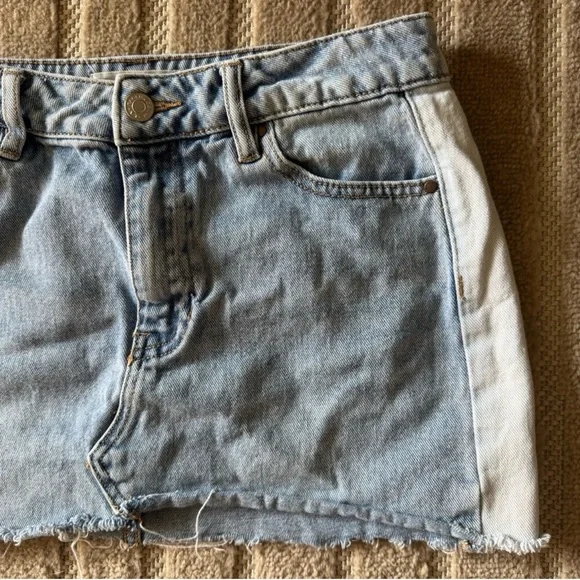 PacSun Two Tone Denim Mini Skirt Y2K Raw Hem Size 28 Blue White - Picture 3 of 9